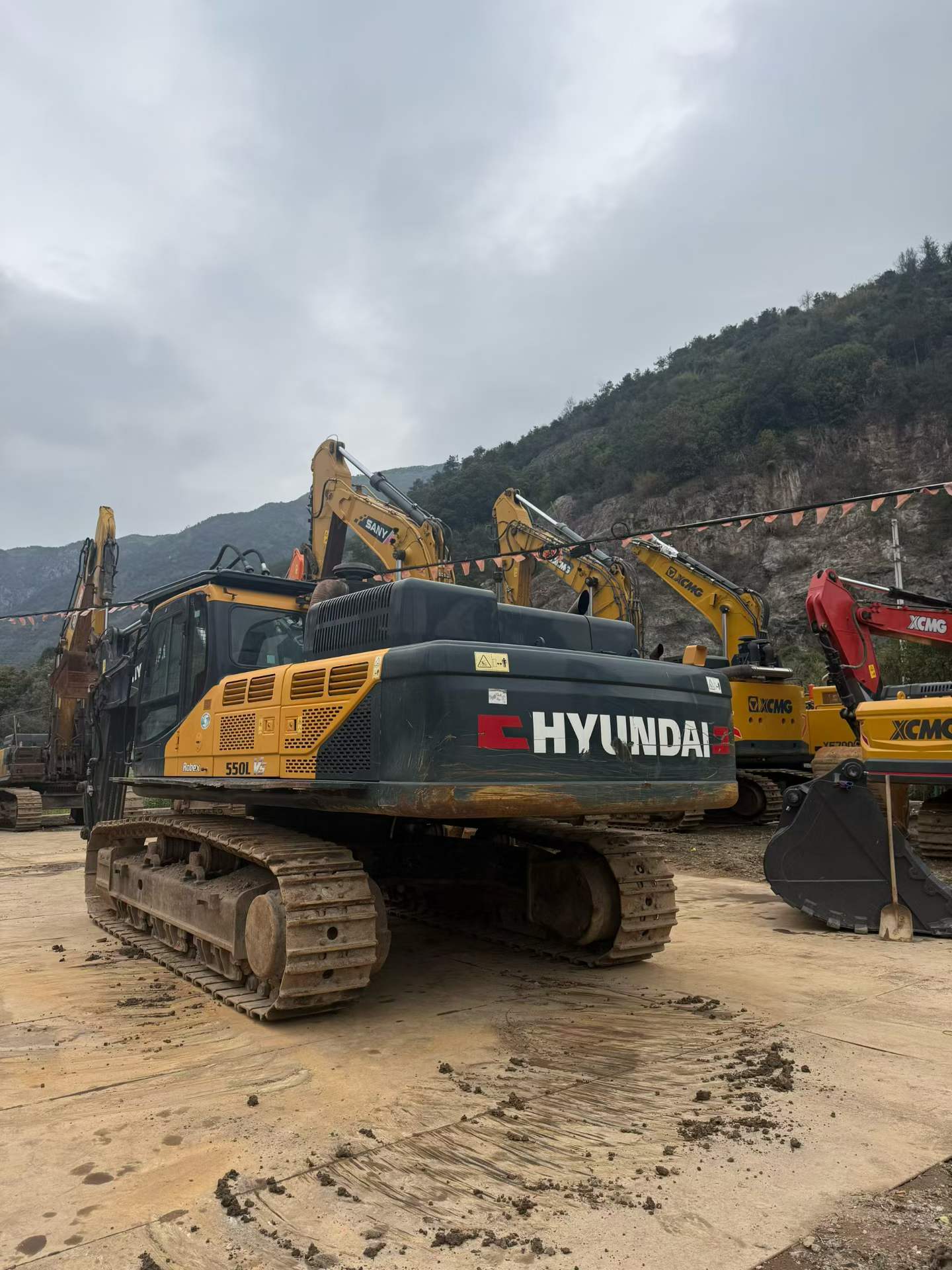 Used Hyundai HX550L Excavator 2021 Model / 3