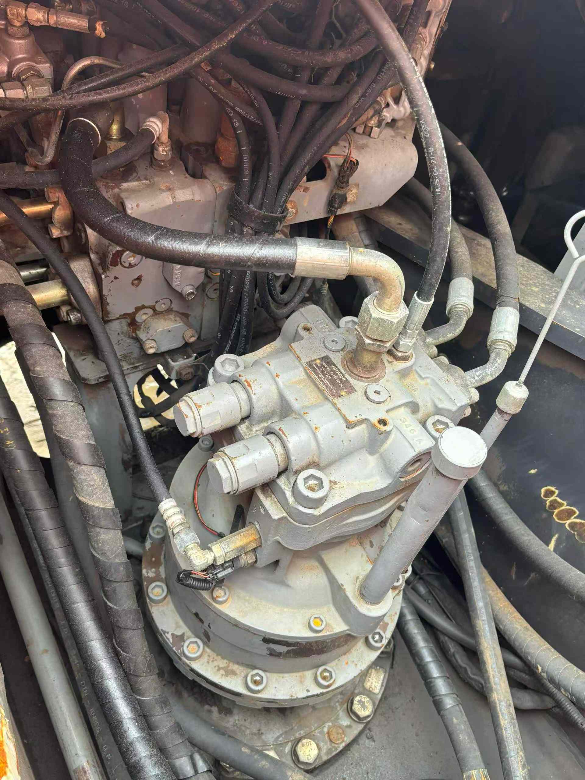 Used Hitachi ZL210LC-5G Excavator 2016 Model / 6