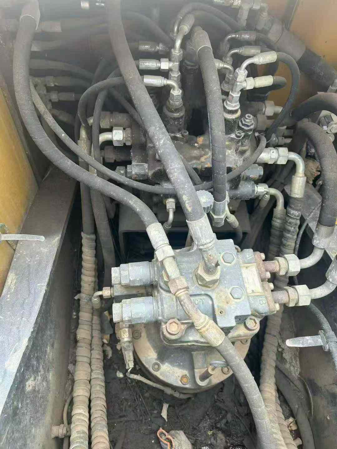 Used XCMG XE135B Excavator 2020 Model / 7