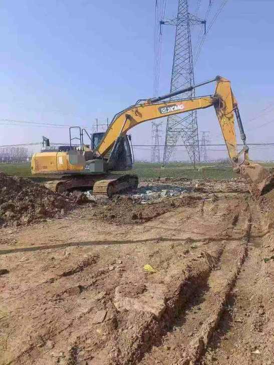 Buy XCMG XE205DA Used Excavator / 1