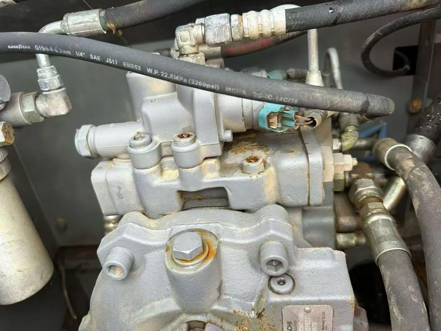 Used Hitachi EX130H-5 Excavator 2015 Model / 4