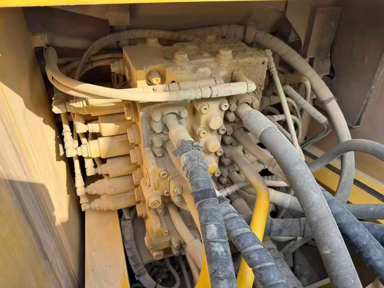 Used Komatsu PC200 Excavator 2020 Model / 6