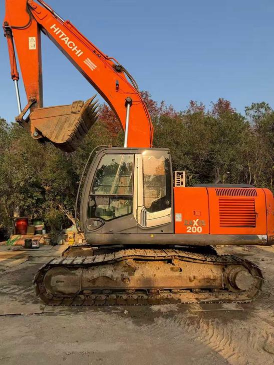 Buy Hitachi EX200-3 Used Excavator / 1