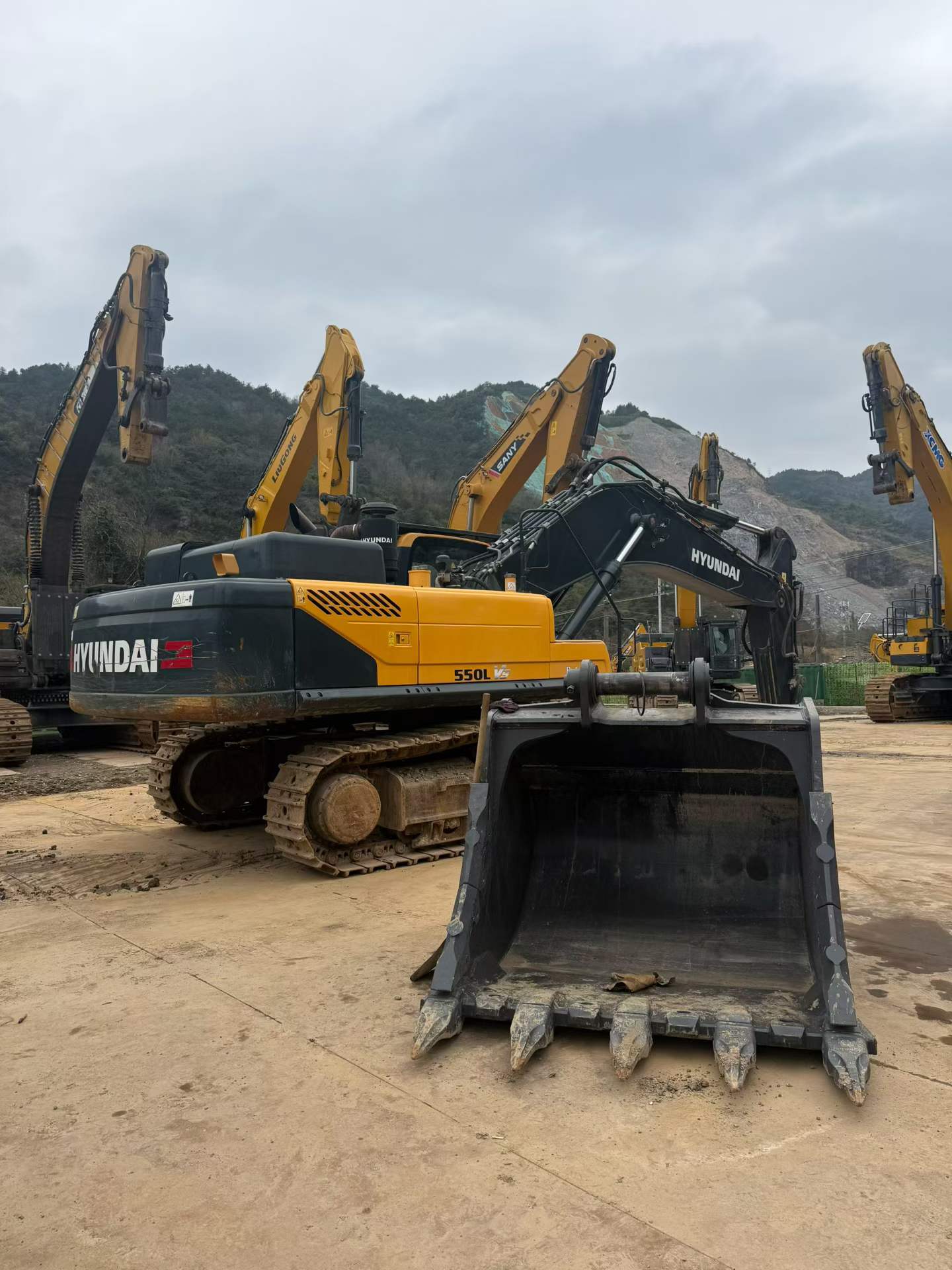 Used Hyundai HX550L Excavator 2021 Model / 5