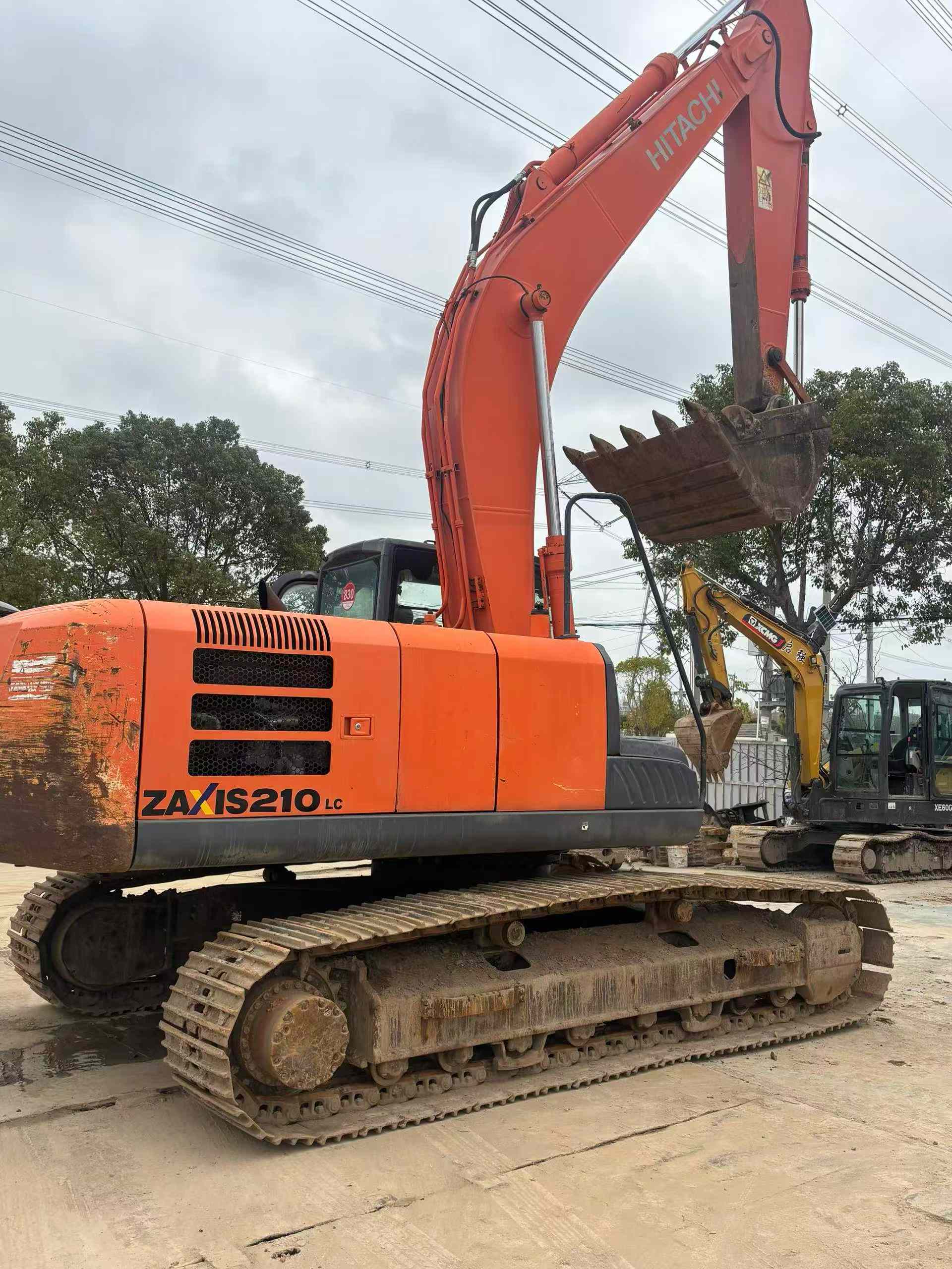 Used Hitachi ZL210LC-5G Excavator 2016 Model / 4