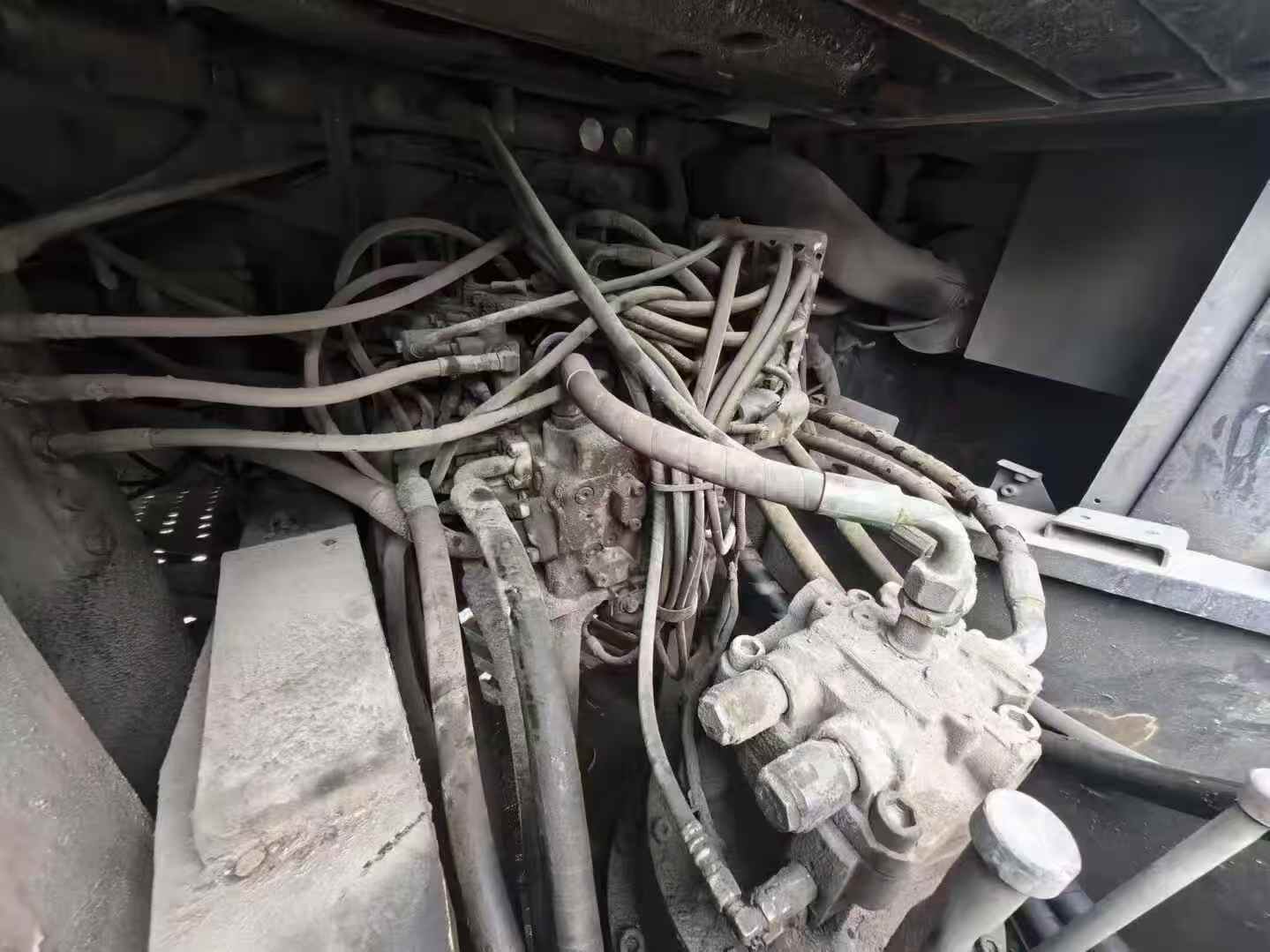 Used Hitachi ZX240 Excavator 2018 Model / 3