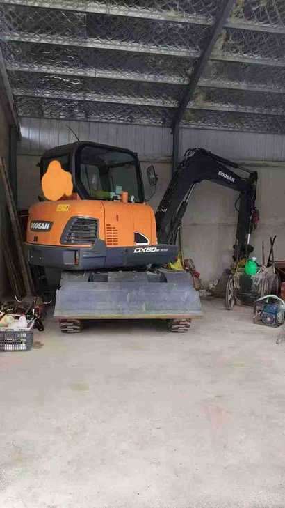 Buy Doosan DH60 Used Excavator / 1