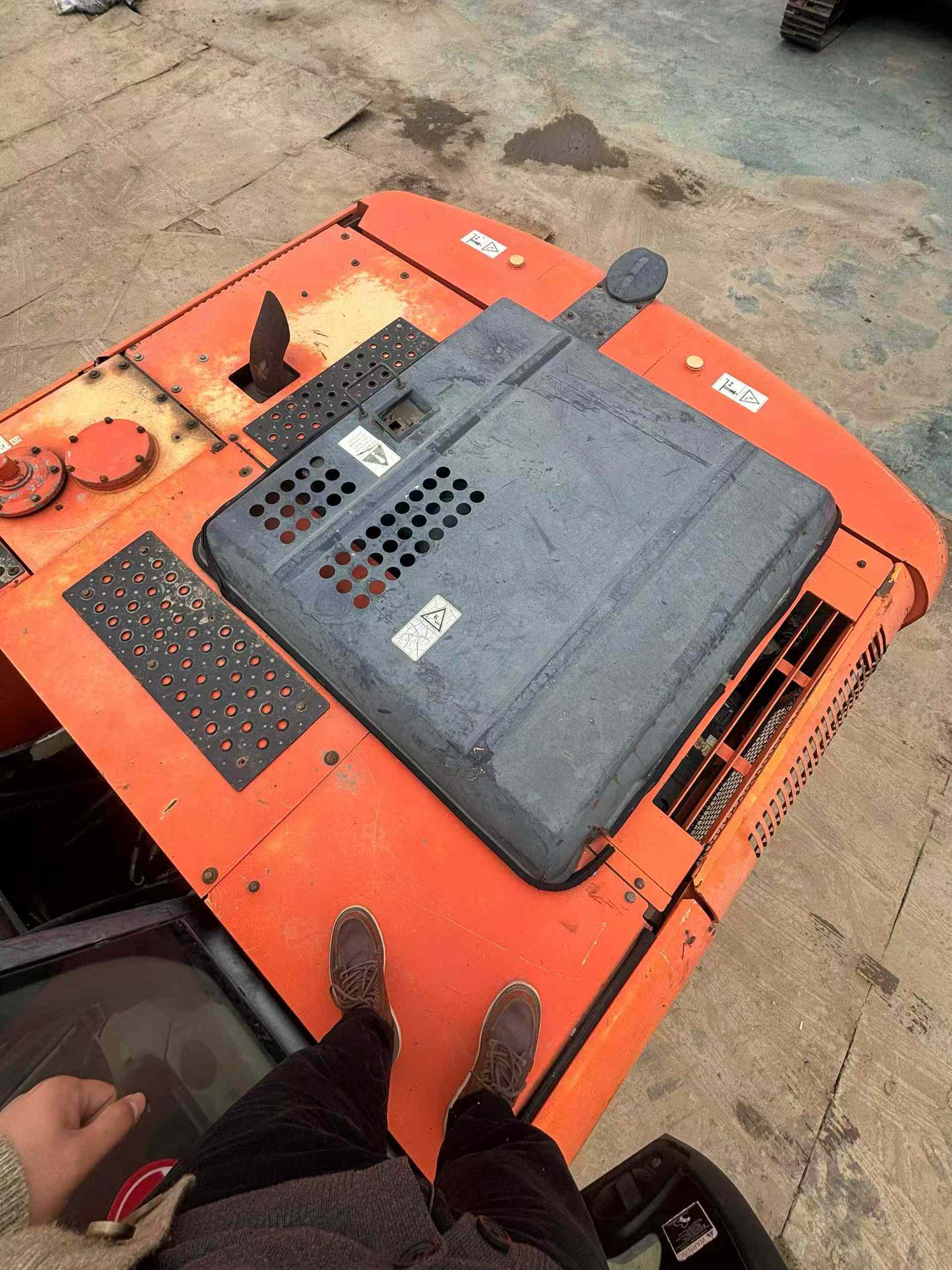 Used Hitachi ZL210LC-5G Excavator 2016 Model / 5