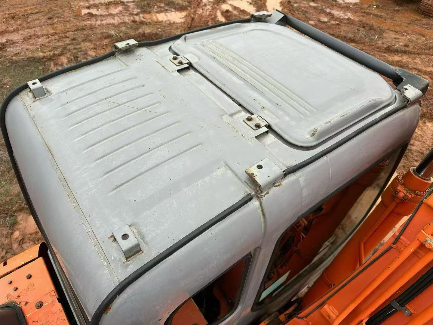 Used Hitachi EX130H-5 Excavator 2015 Model / 7