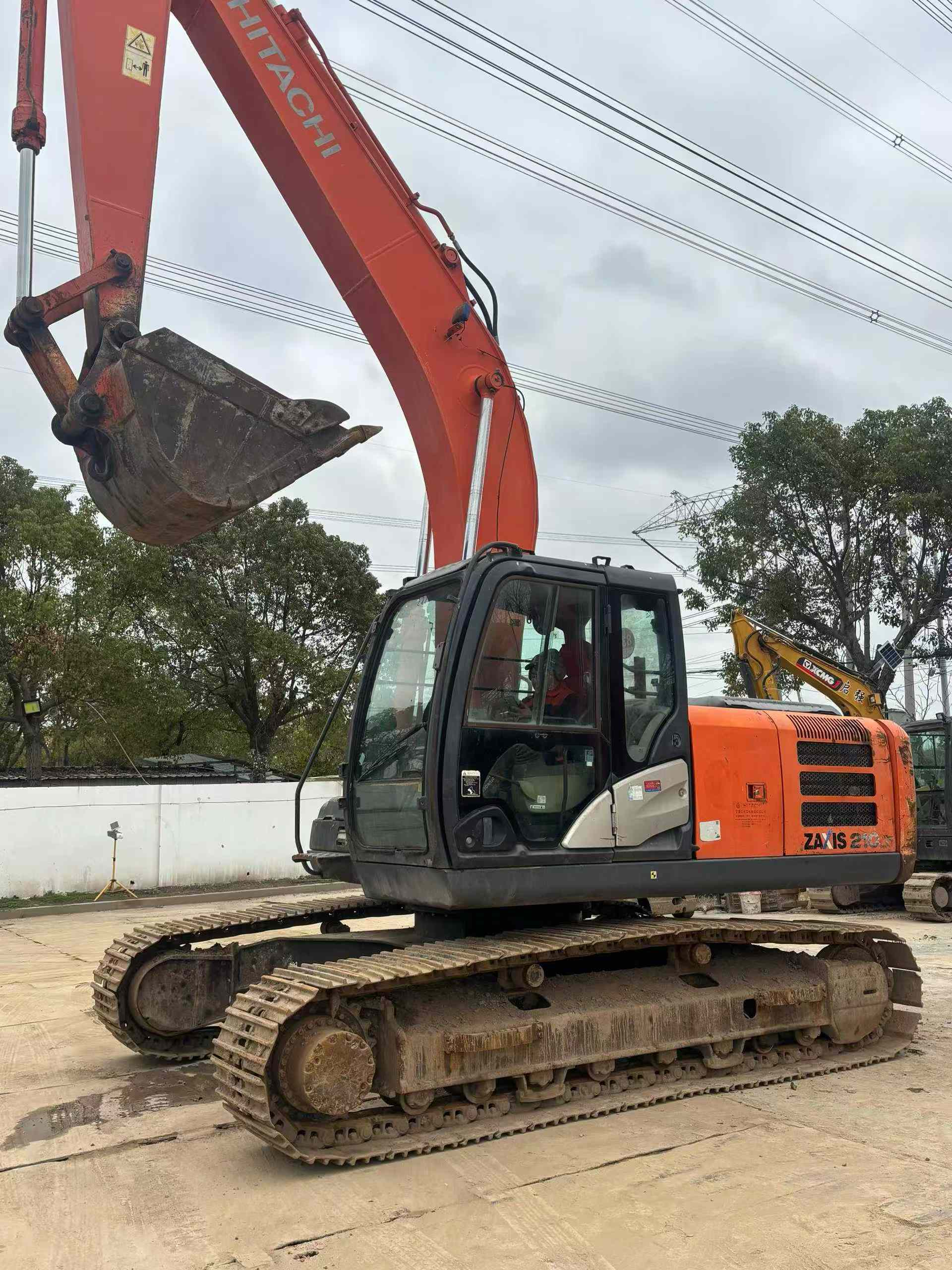 Used Hitachi ZL210LC-5G Excavator 2016 Model / 2