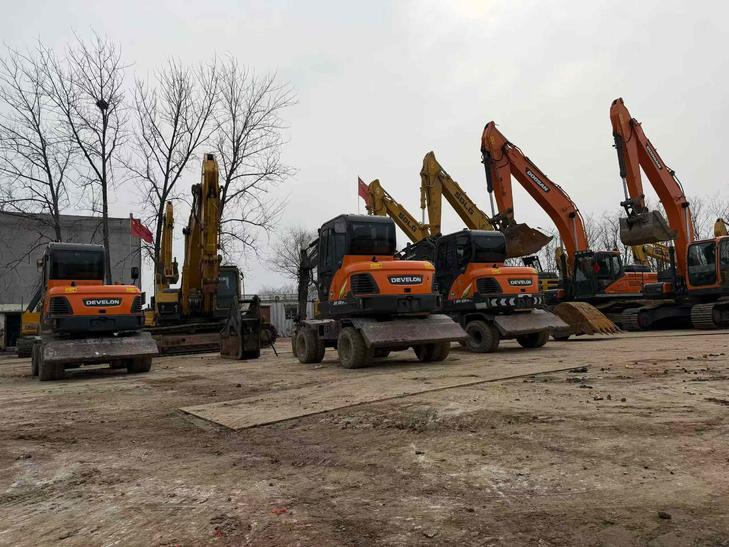 Buy Doosan DH60 Used Excavator / 1