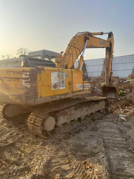 Buy Kato HD820R Used Excavator / 1