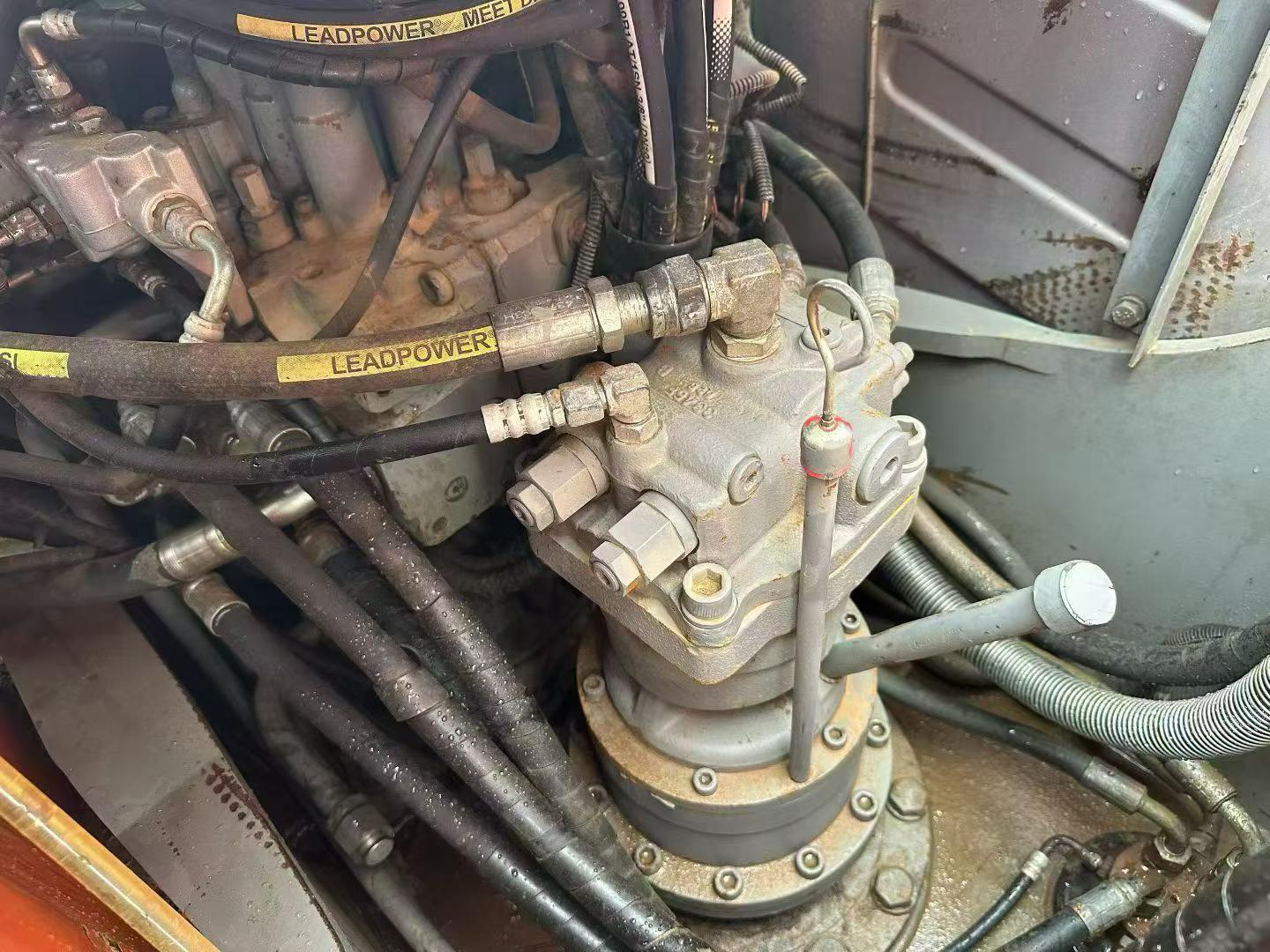 Used Hitachi EX130H-5 Excavator 2015 Model / 6