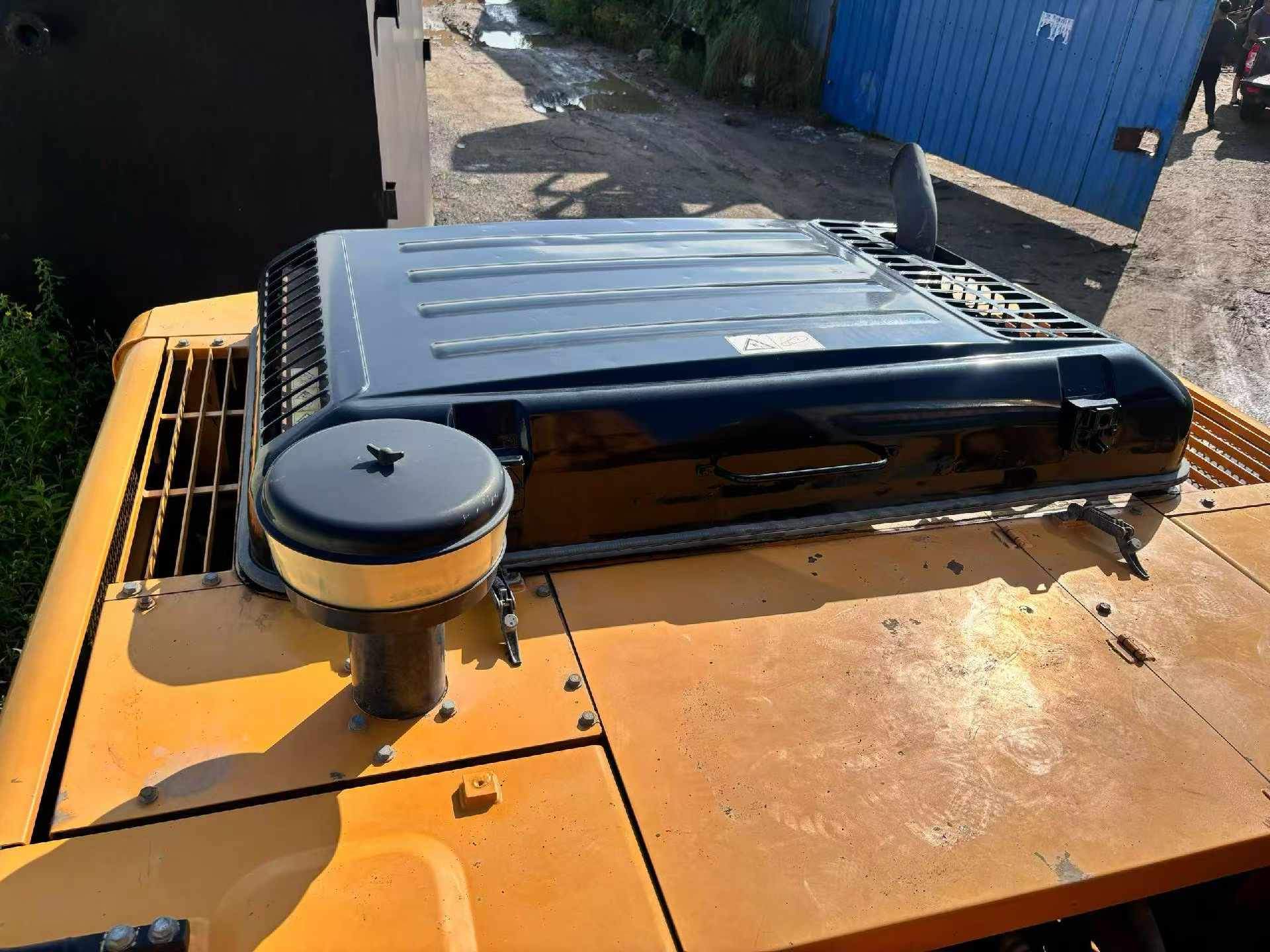 Used Kato HD1023R Excavator 2016 Model / 5