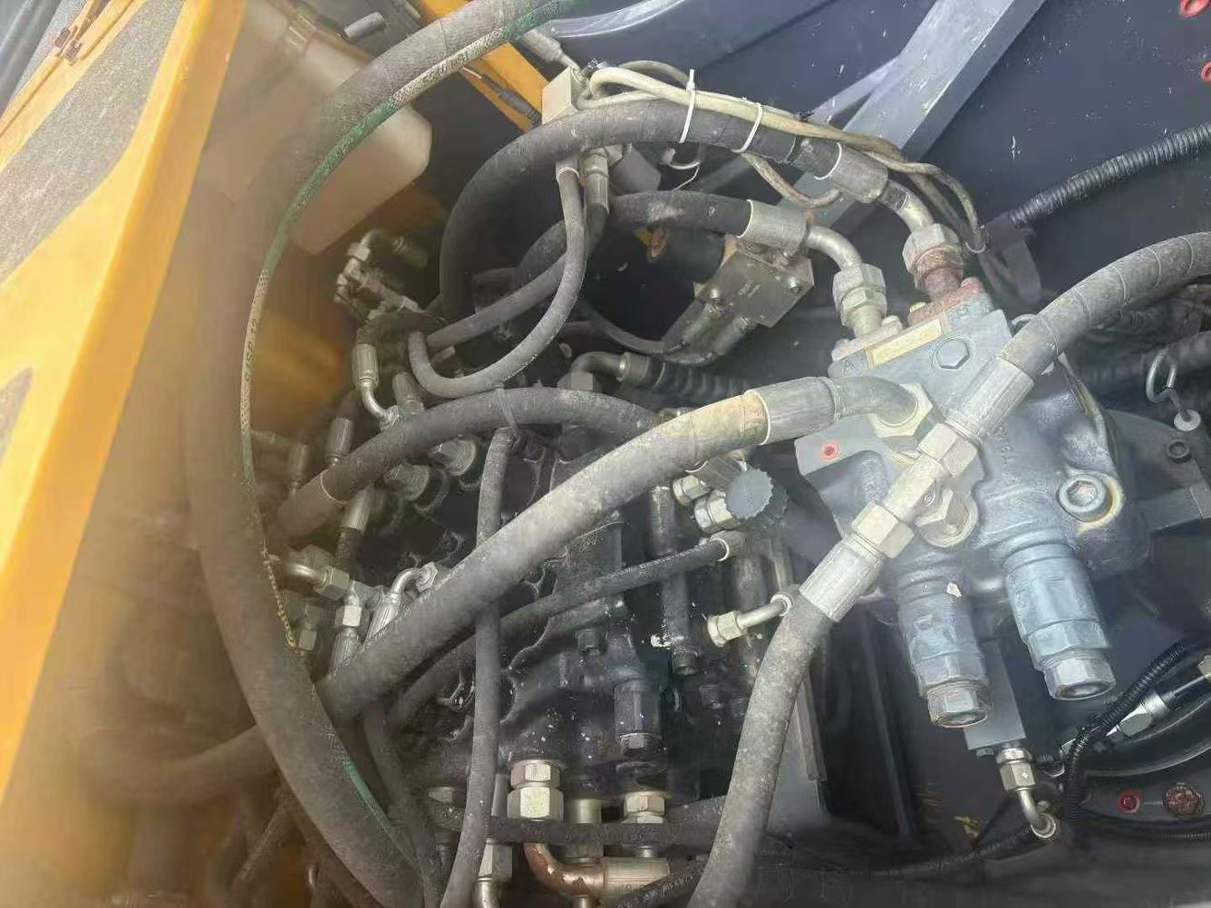 Used XCMG XE135B Excavator 2021 Model / 5