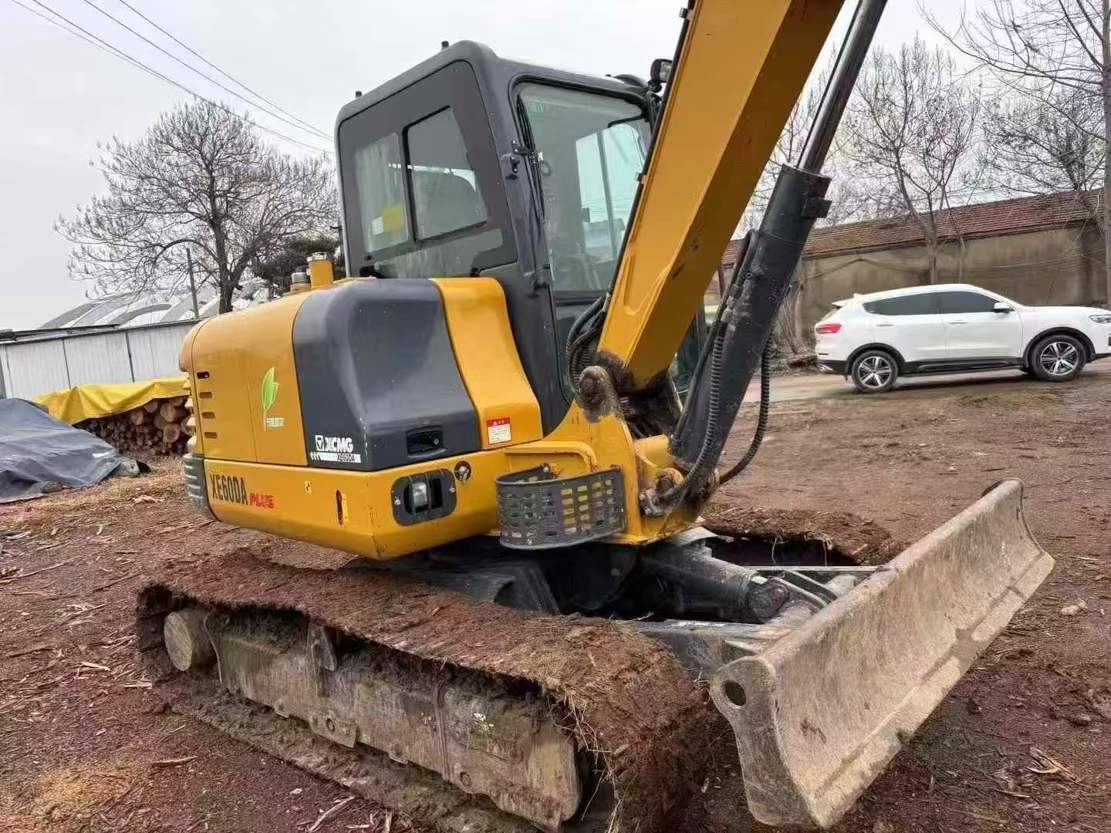 Used XCMG XE60DA Excavator 2021 Model / 4