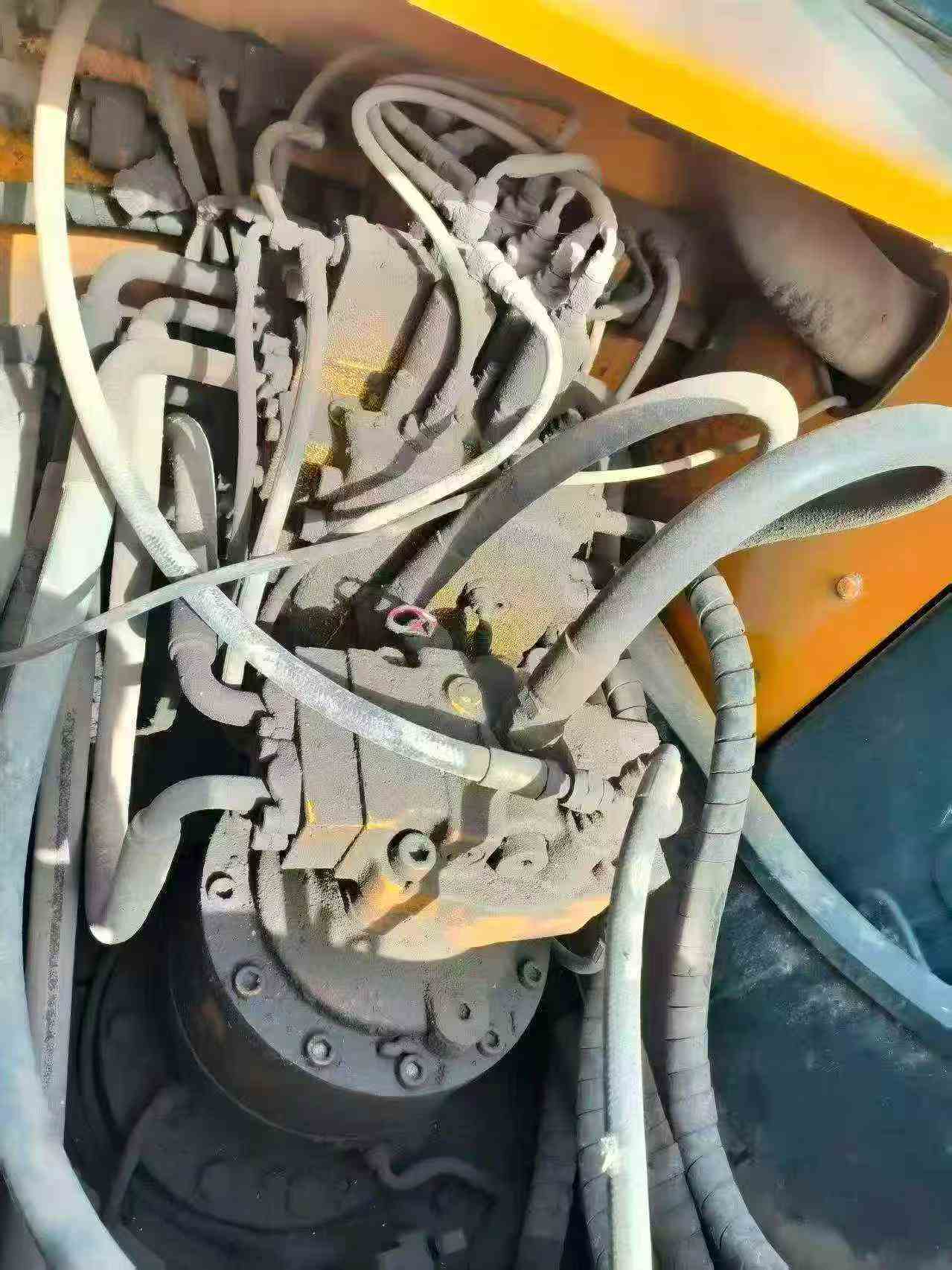 Used Hyundai R215-7 Excavator 2014 Model / 4