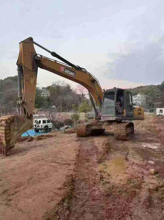 Buy XCMG XE205DA Used Excavator / 1