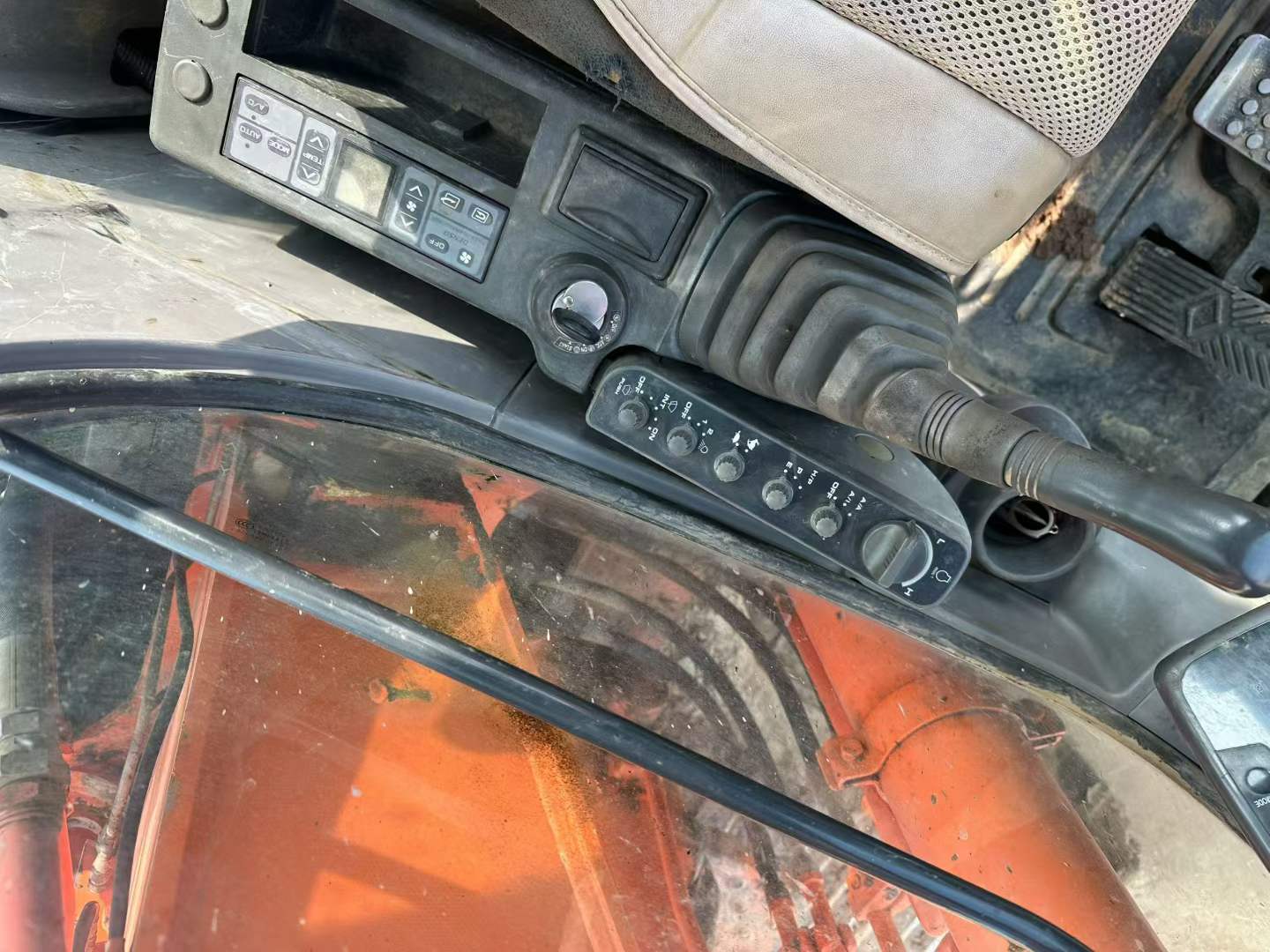 Used Hitachi EX120-6 Excavator 2014 Model / 7