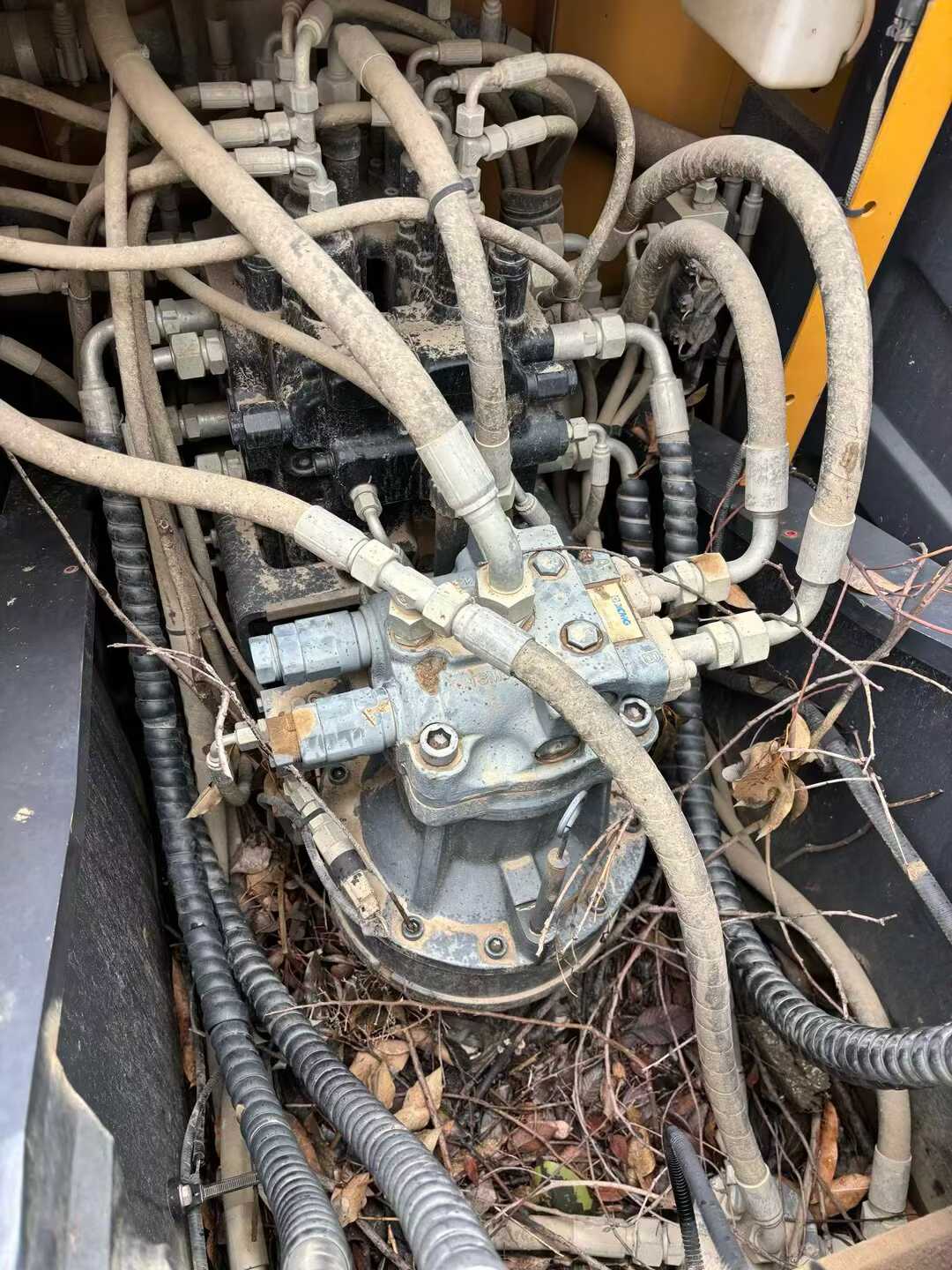 Used XCMG XE135B Excavator 2022 Model / 5