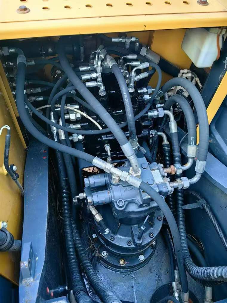 Used XCMG XE135B Excavator 2020 Model / 3