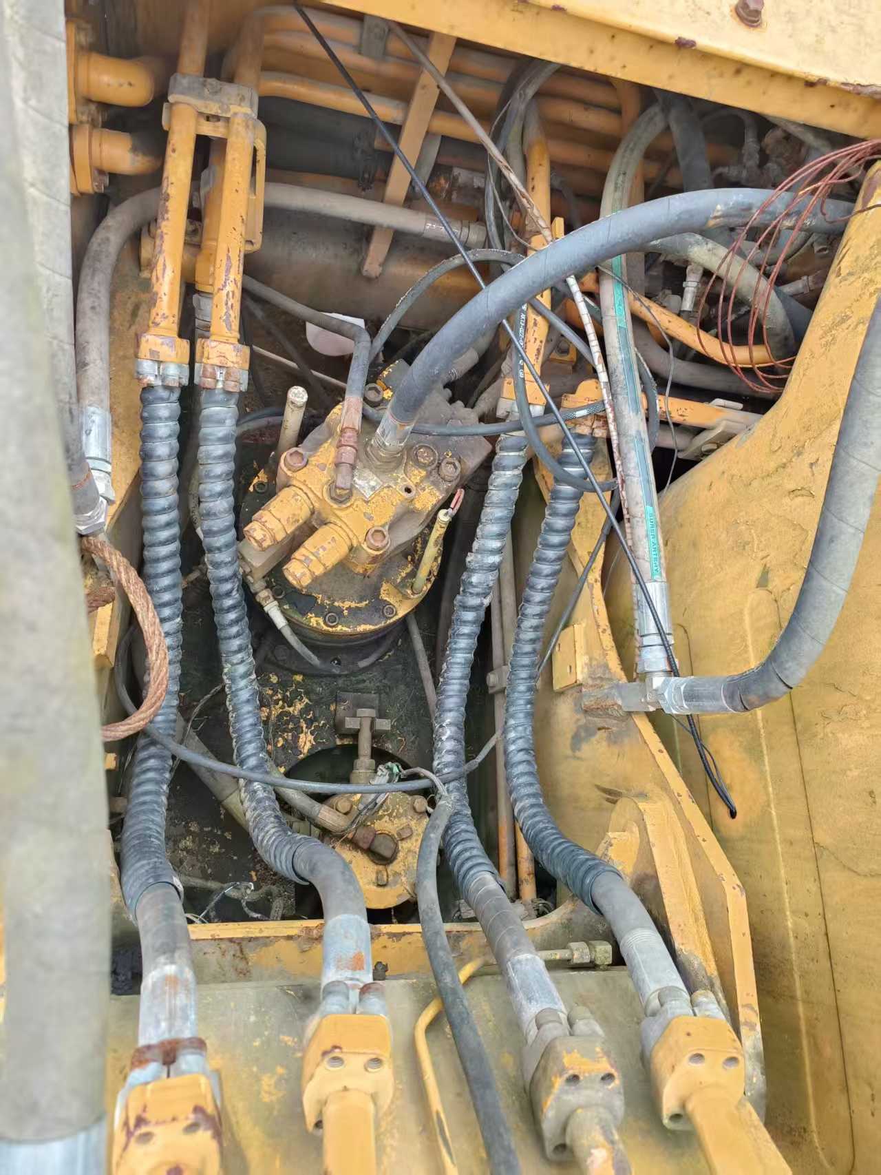 Used Hyundai R130W Excavator 2016 Model / 3