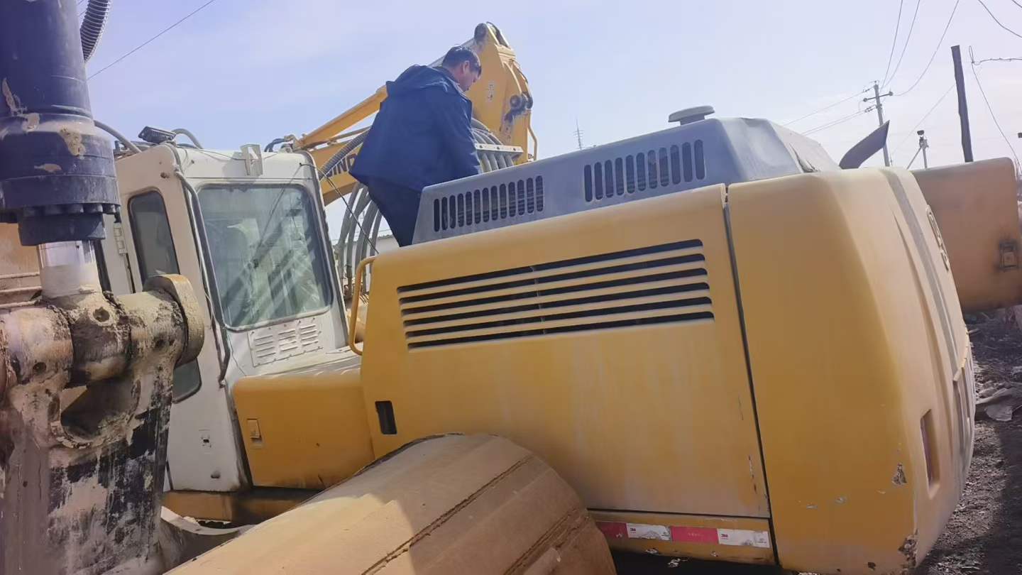 Used Liebherr R944B Excavator 2016 Model / 3