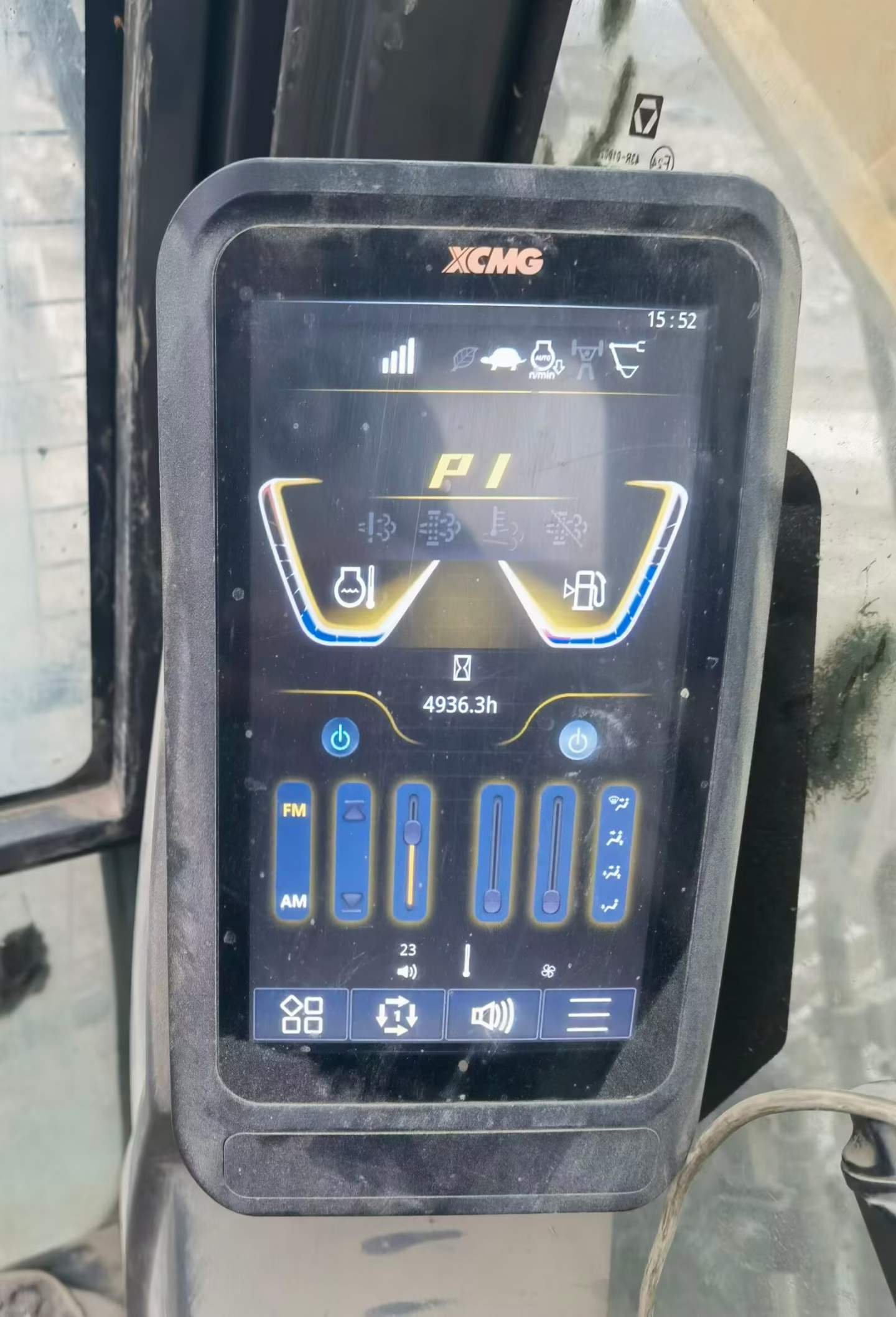 Used XCMG XE135B Excavator 2016 Model / 6