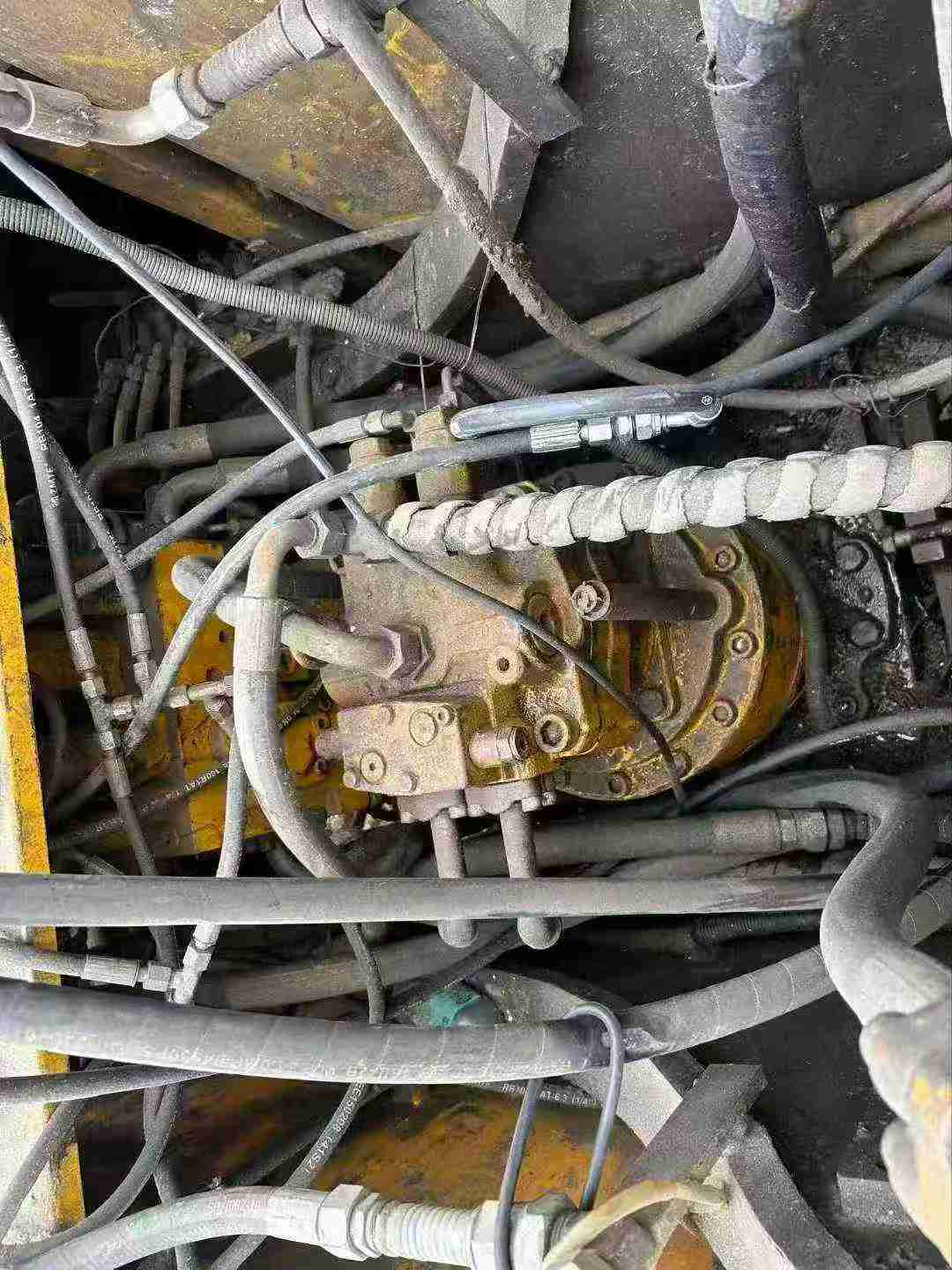 Used Sany SY215C Excavator 2016 Model / 3