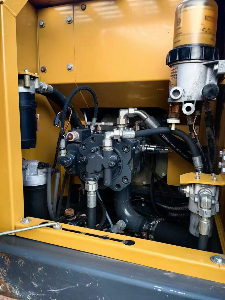 Used XCMG XE135B Excavator 2020 Model / 6