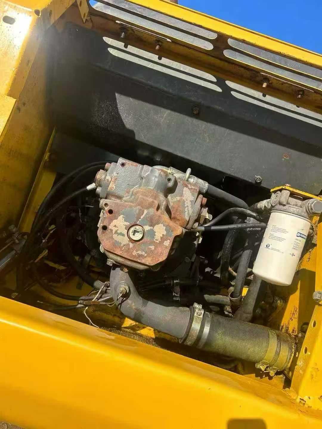 Used Komatsu PC220-7 Excavator 2016 Model / 8