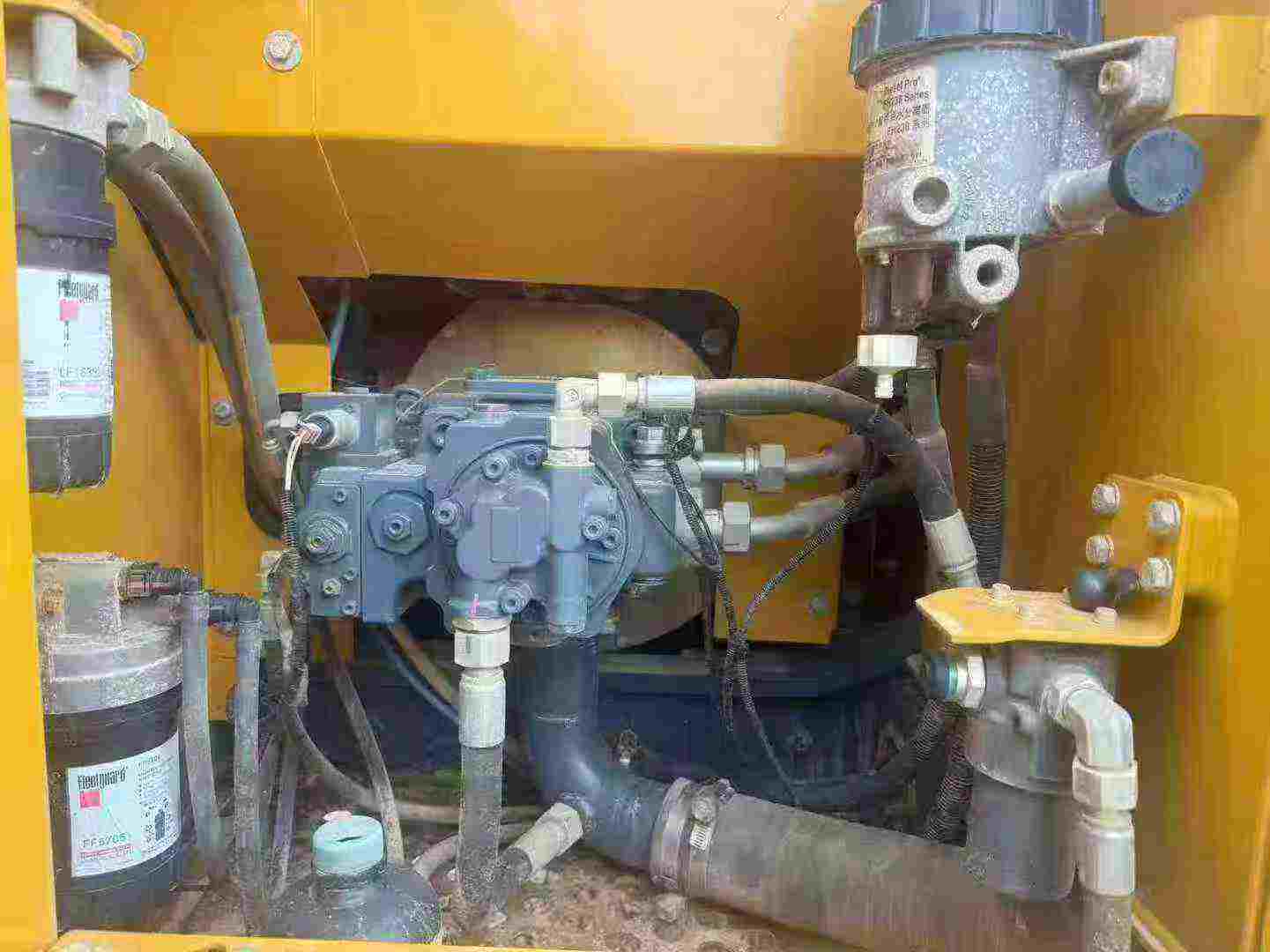 Used XCMG XE135B Excavator 2021 Model / 6