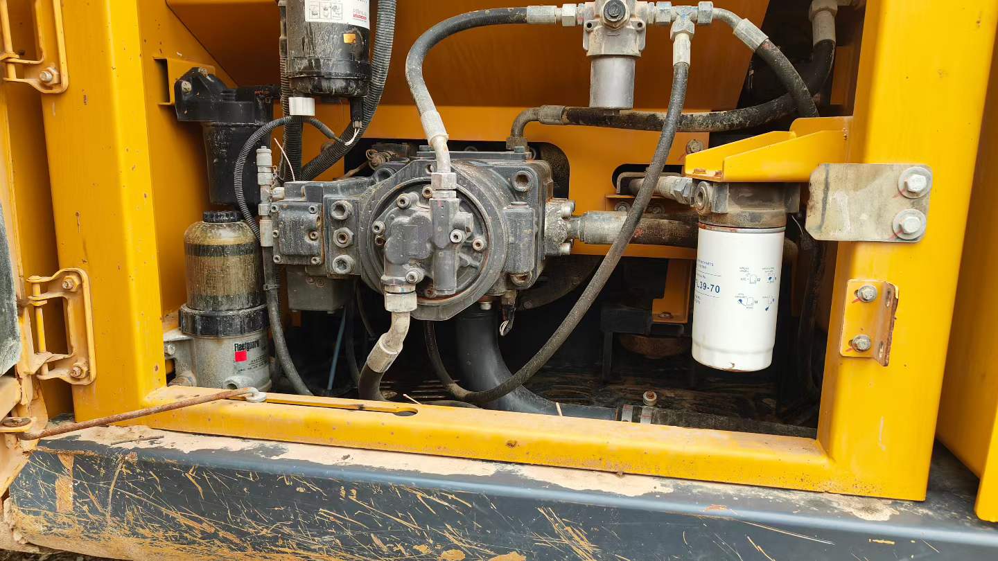 Used XCMG XE215DA Excavator 2020 Model / 4