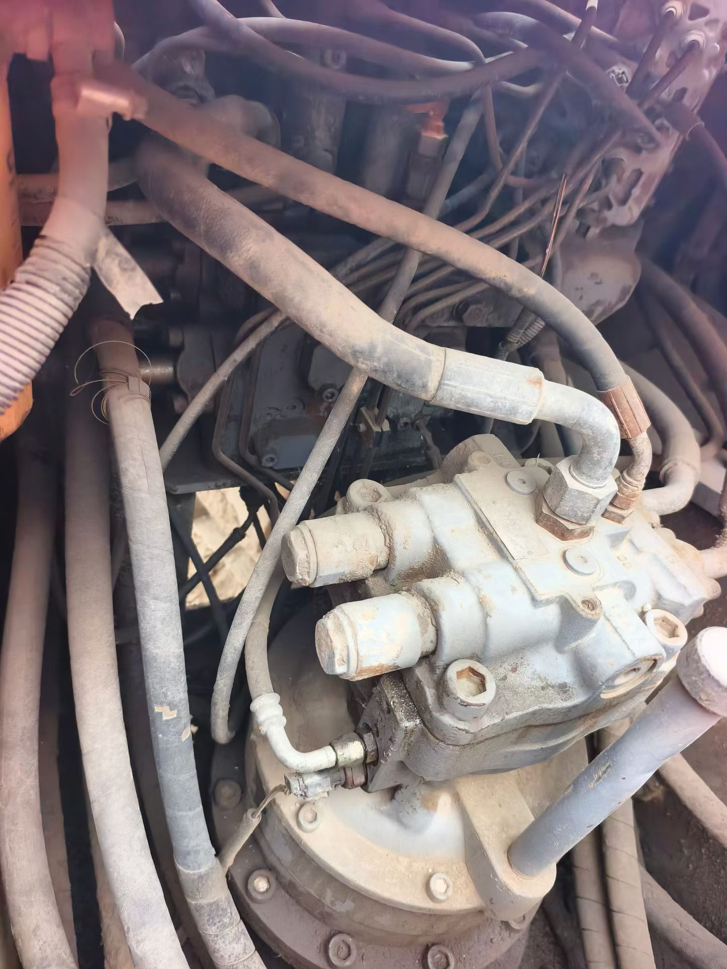 Used Hitachi EX200 Excavator 2011 Model / 8