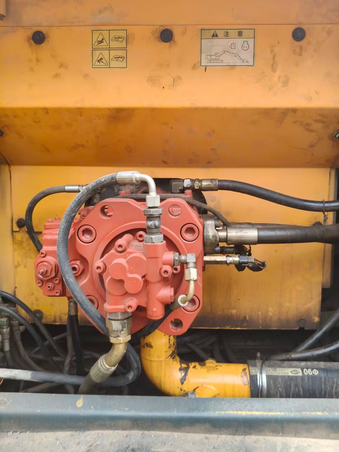 Used Hyundai R275LC-9T Excavator 2016 Model / 4