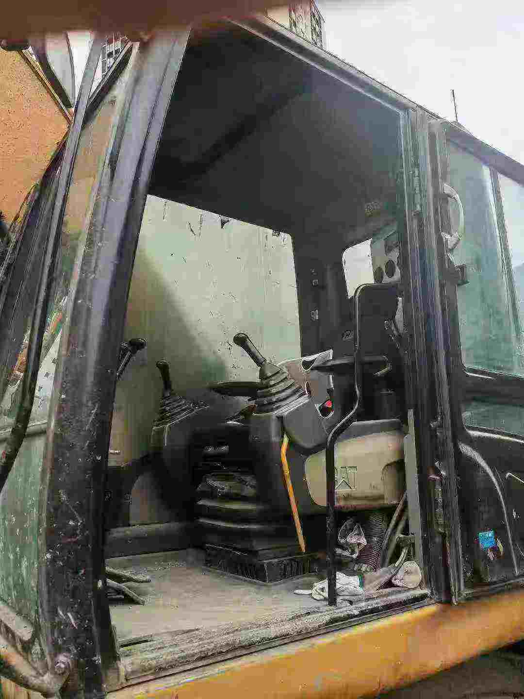 Used Caterpillar 323 Excavator 2012 Model / 2