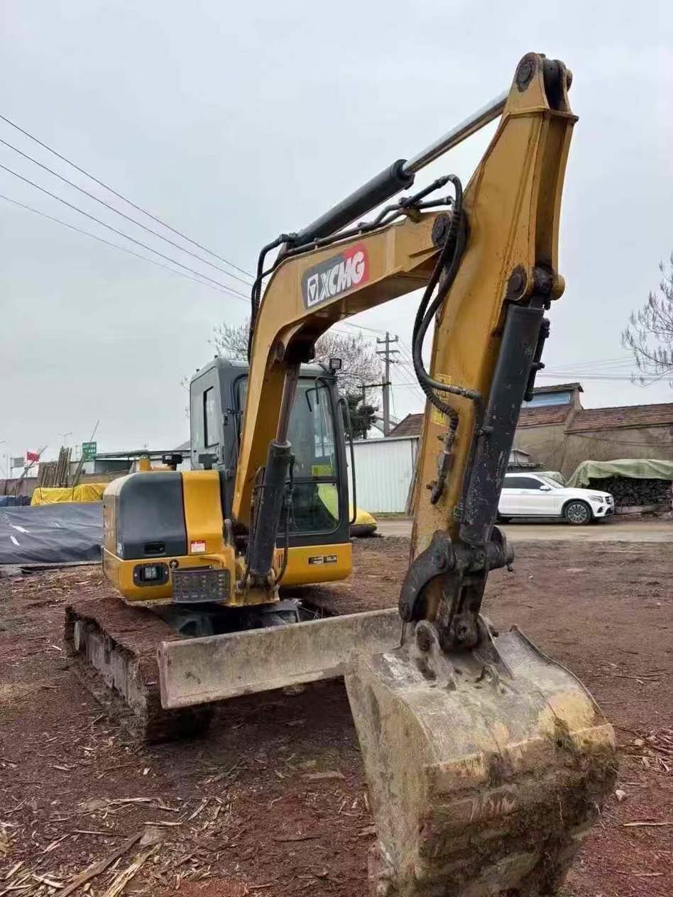 Used XCMG XE60DA Excavator 2021 Model / 3