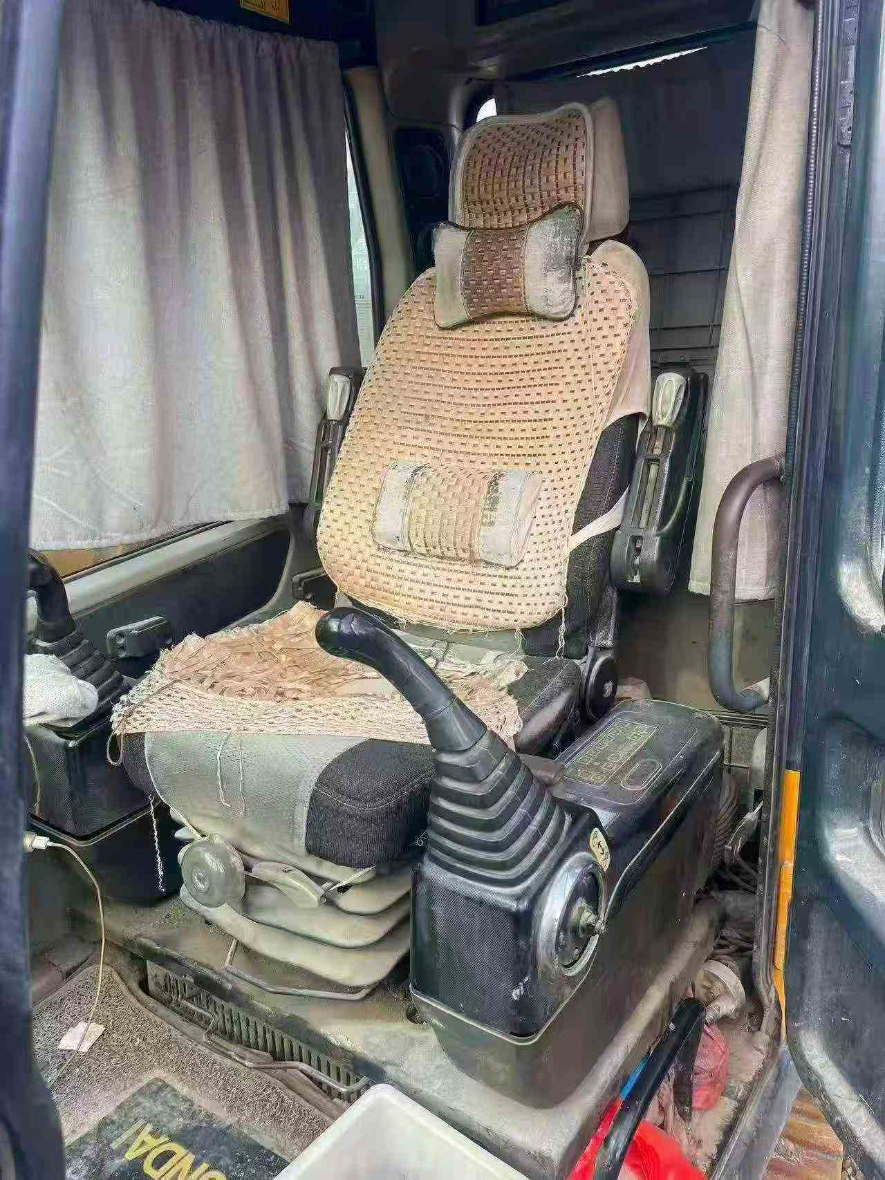 Used Hyundai R215-7 Excavator 2014 Model / 6