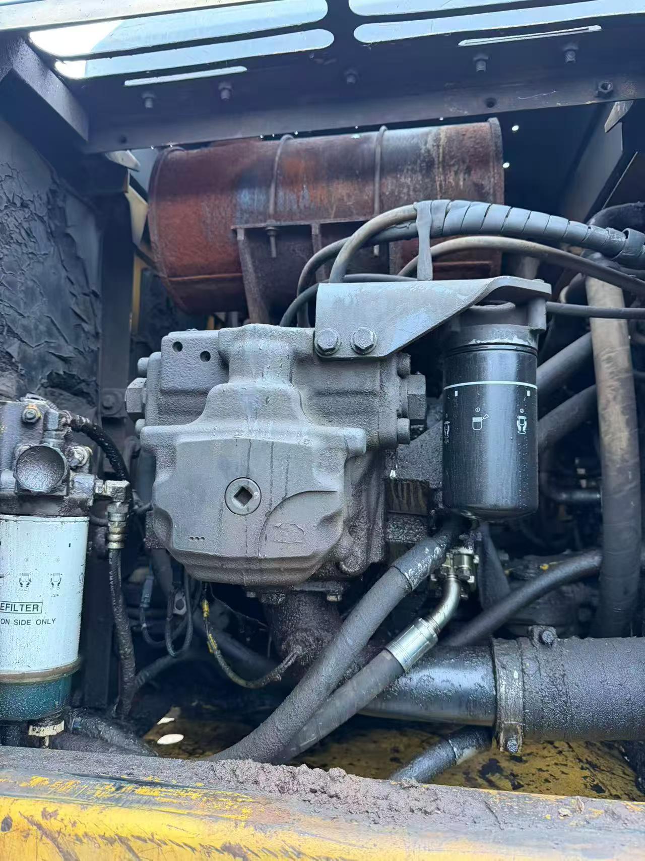 Used Komatsu PC210 Excavator 2016 Model / 4