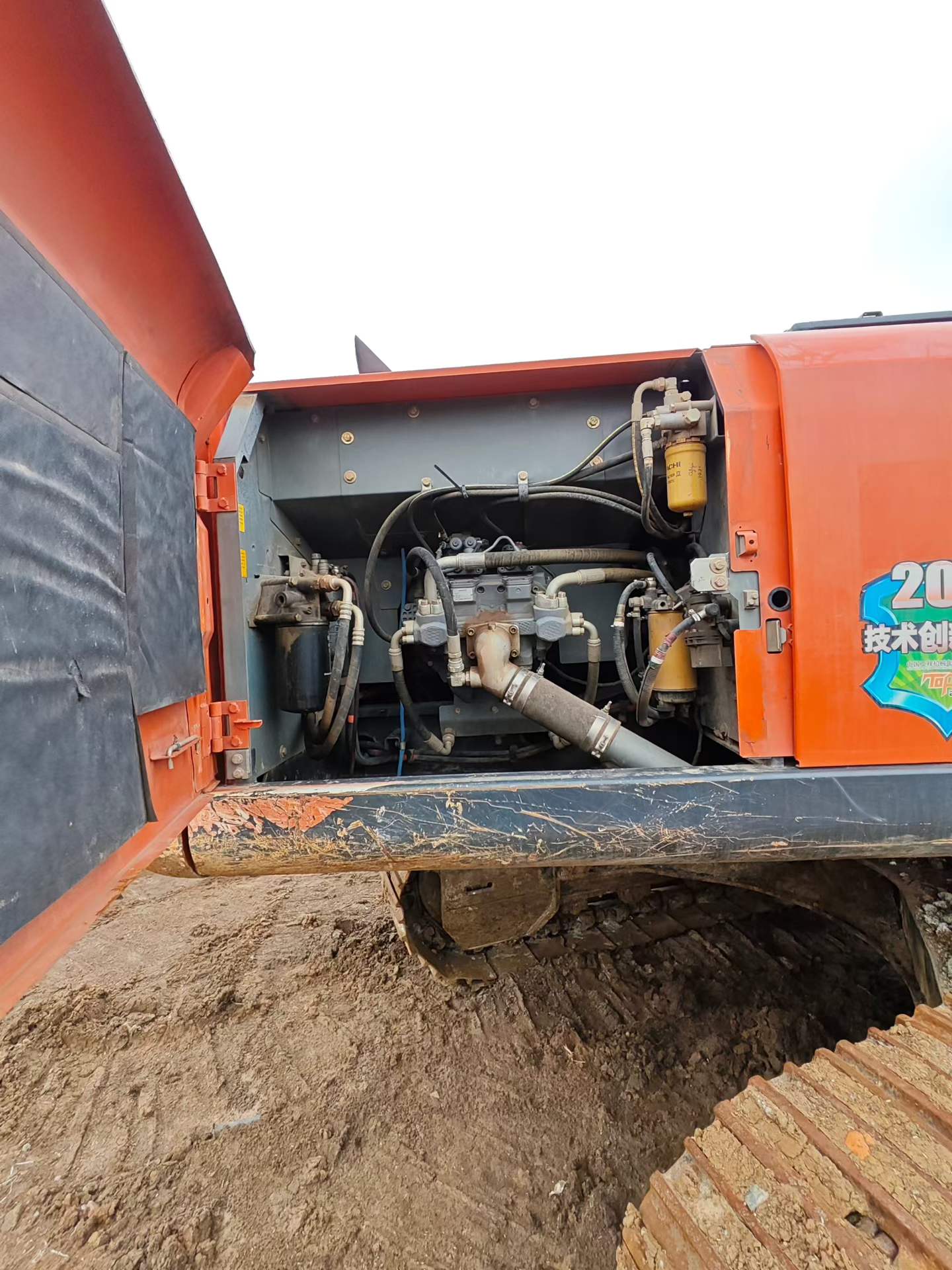 Used Hitachi ZH200-5A Excavator 2020 Model / 3