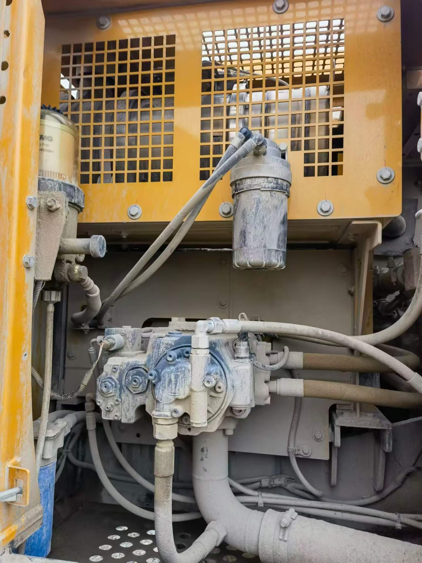 Used XCMG XE135B Excavator 2016 Model / 3