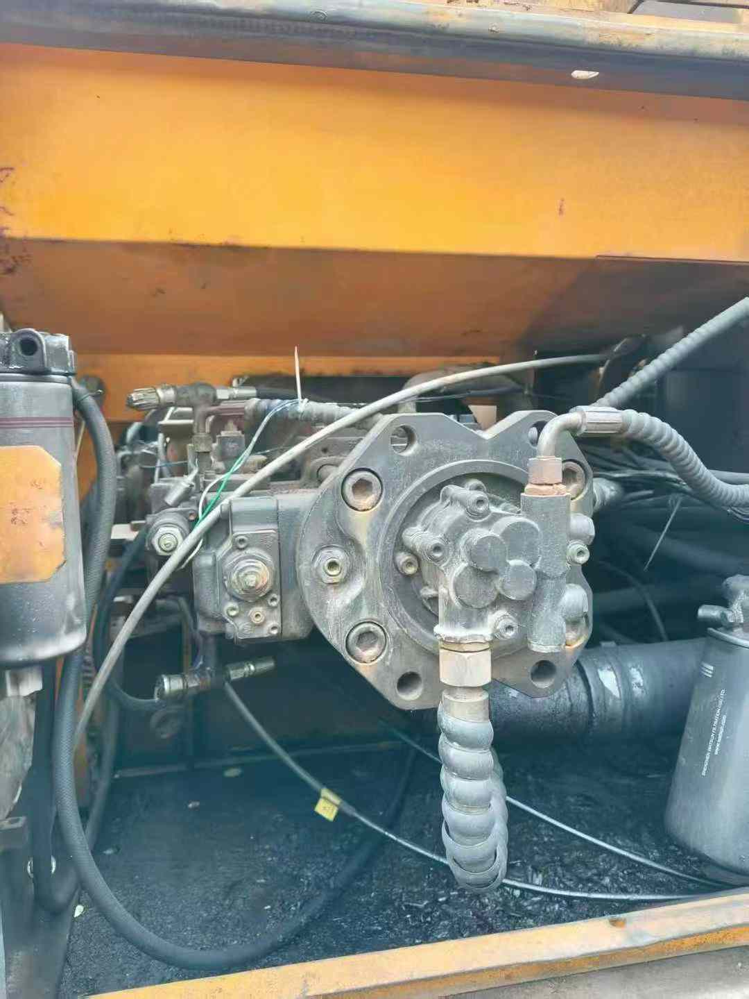 Used Sany SY215C Excavator 2016 Model / 4