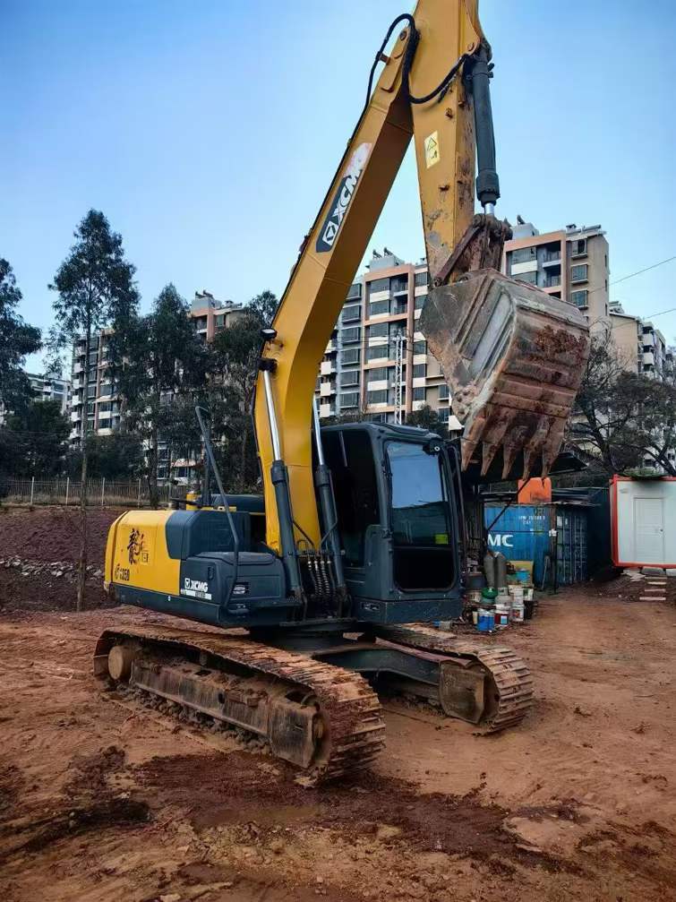 Used XCMG XE135B Excavator 2020 Model / 7