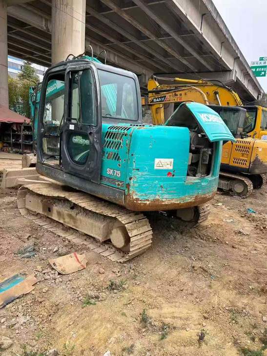Buy Kobelco SK75 Used Excavator / 1