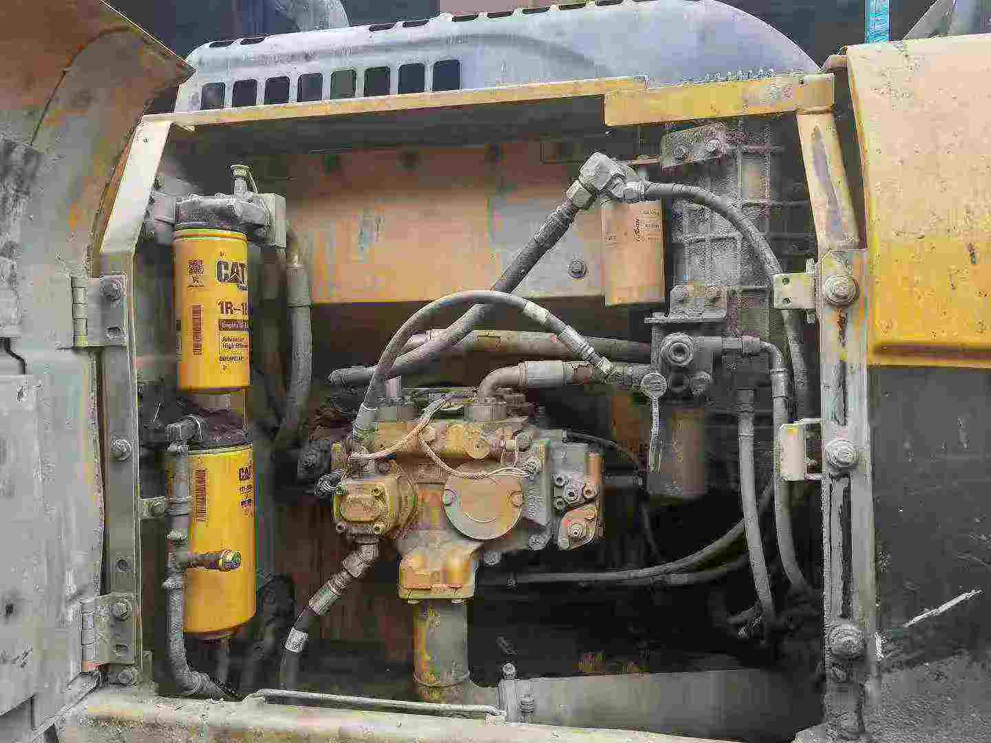 Used Caterpillar 323 Excavator 2012 Model / 3