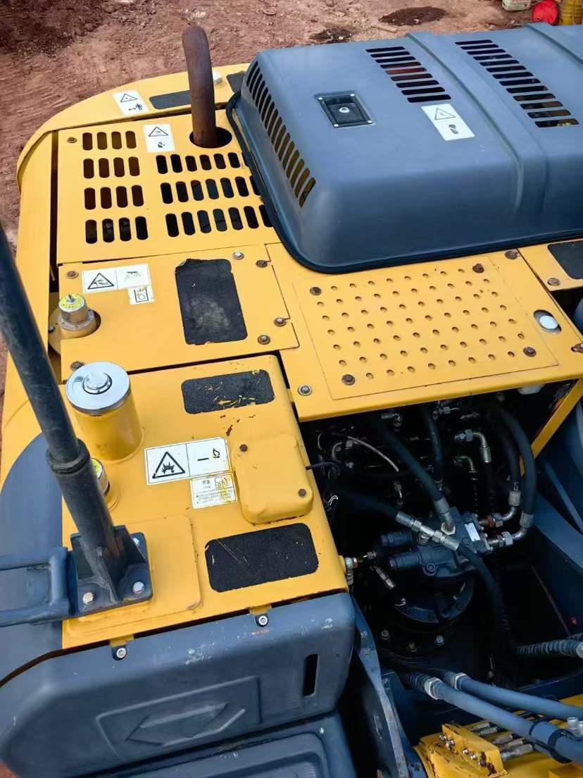 Used XCMG XE135B Excavator 2020 Model / 4