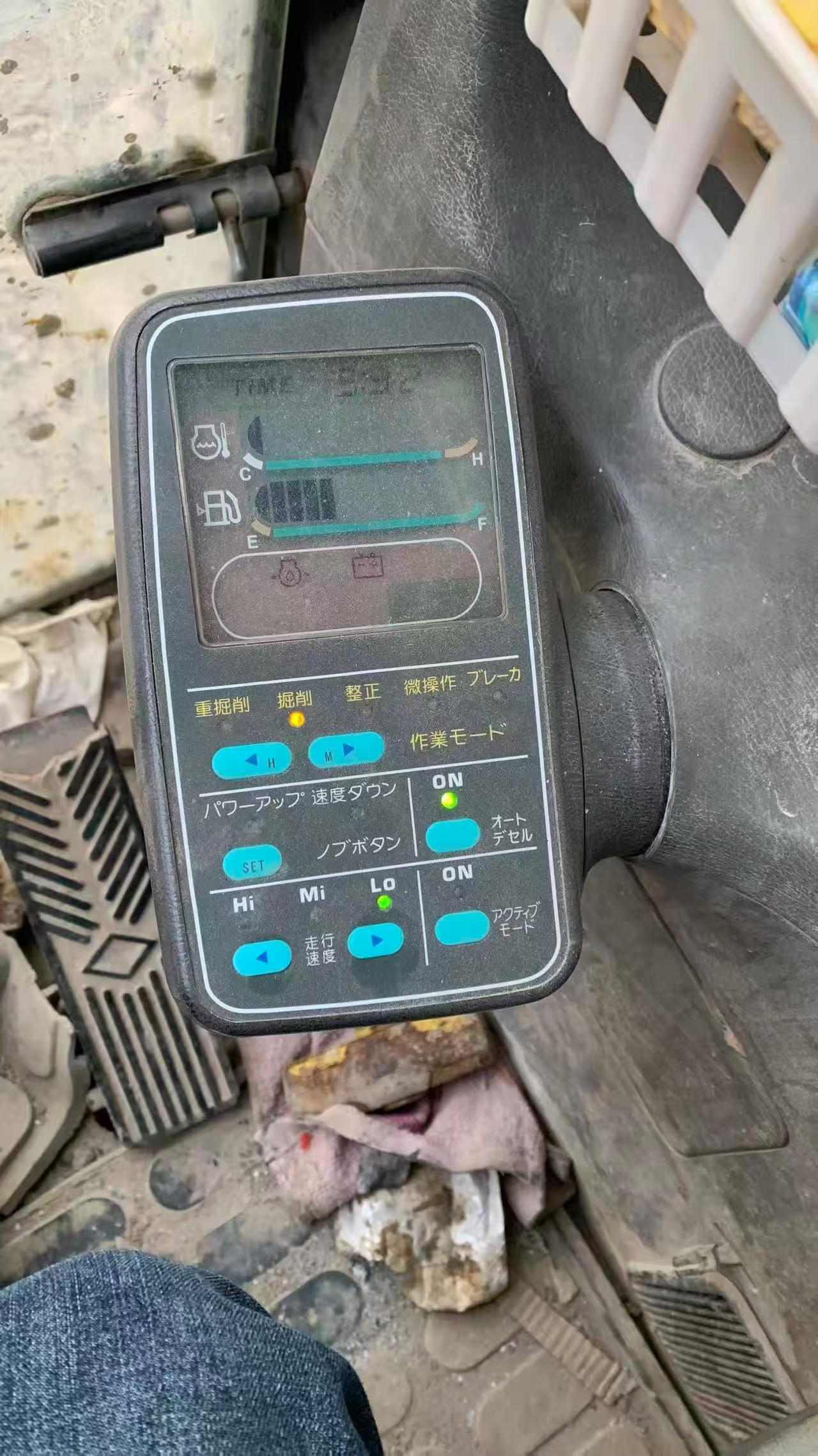 Used Komatsu PC200 Excavator 2016 Model / 8