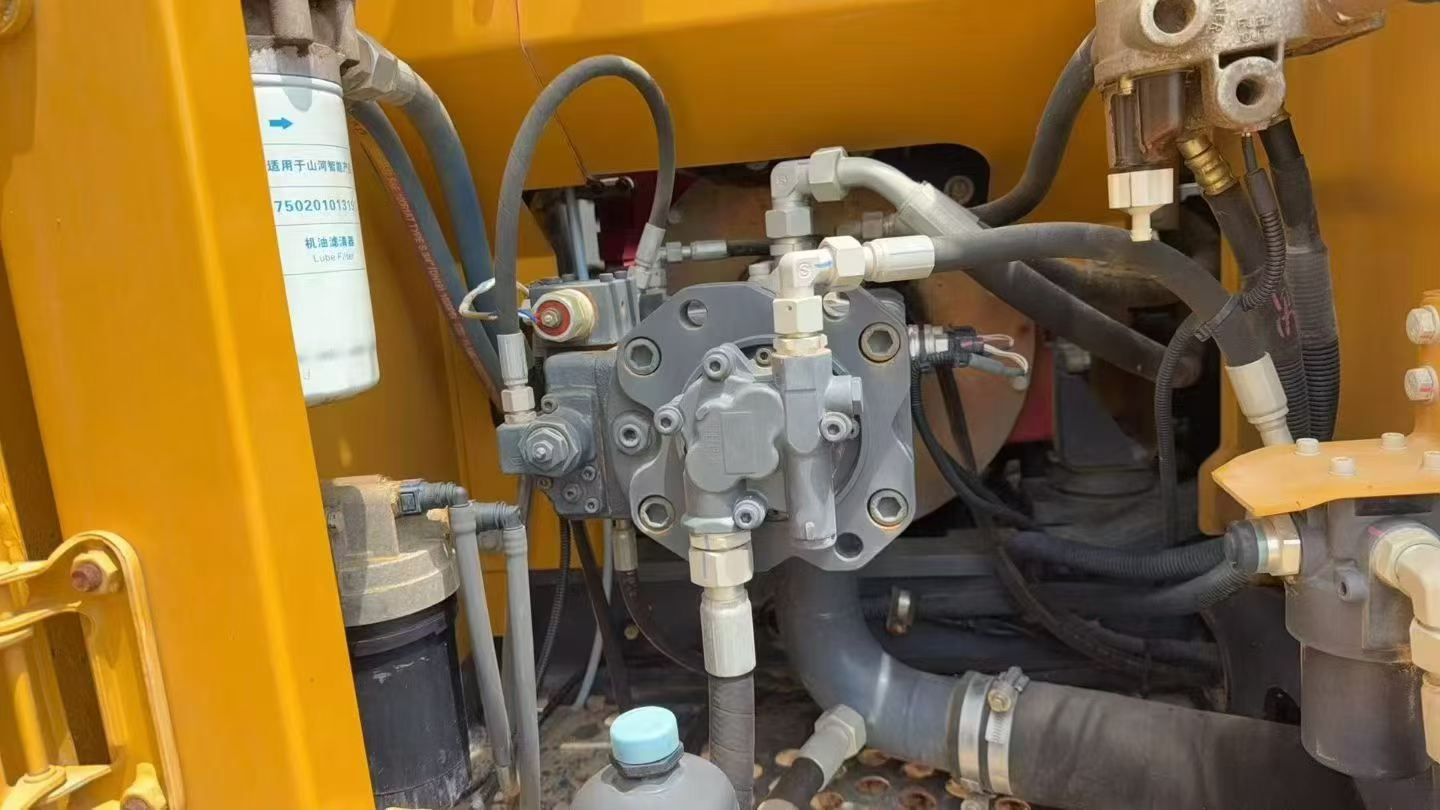 Used XCMG XE135D Excavator 2022 Model / 4