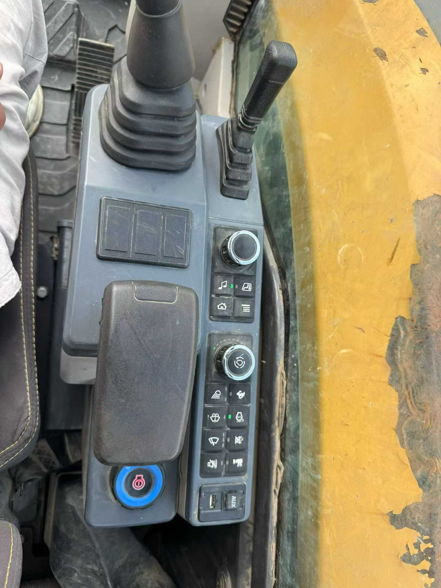 Used XCMG XE60 Excavator 2023 Model / 9