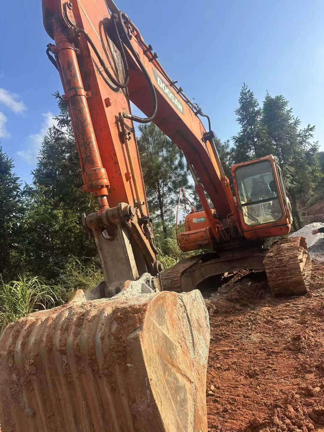 Used Doosan DH220-3 Excavator 2013 Model / 4